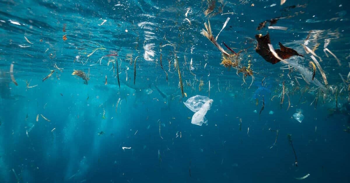 Plastic waste in ocean